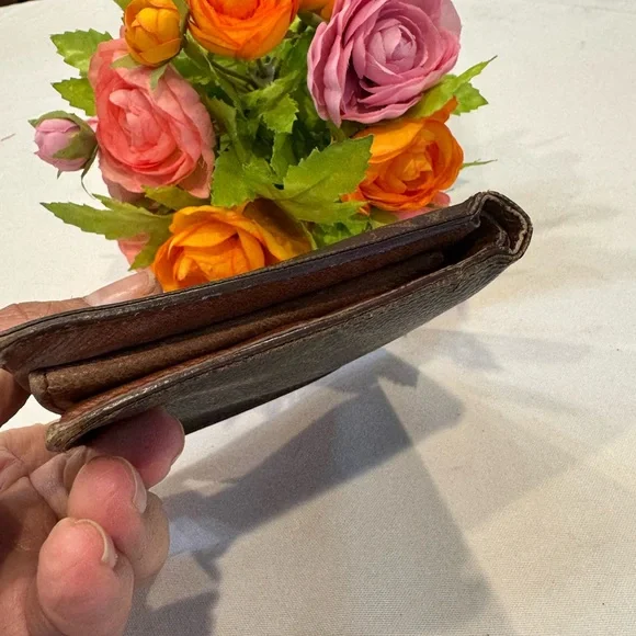 Authentic Louis Vuitton men’s wallet - Picture 4 of 12